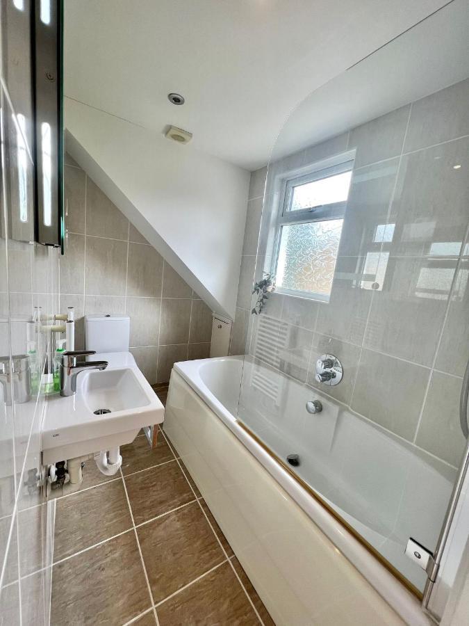 ווינצ'סטר Family Home In Hampshire - Sleeps Up To 9 People With 3 Parking Spaces מראה חיצוני תמונה