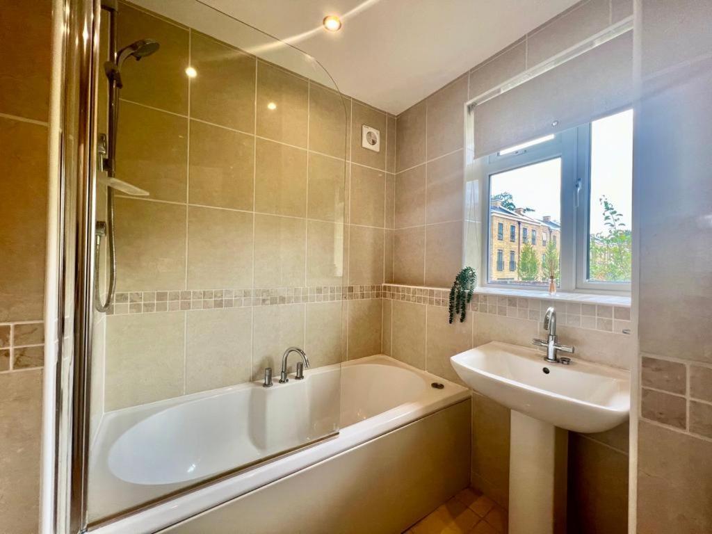 ווינצ'סטר Family Home In Hampshire - Sleeps Up To 9 People With 3 Parking Spaces מראה חיצוני תמונה
